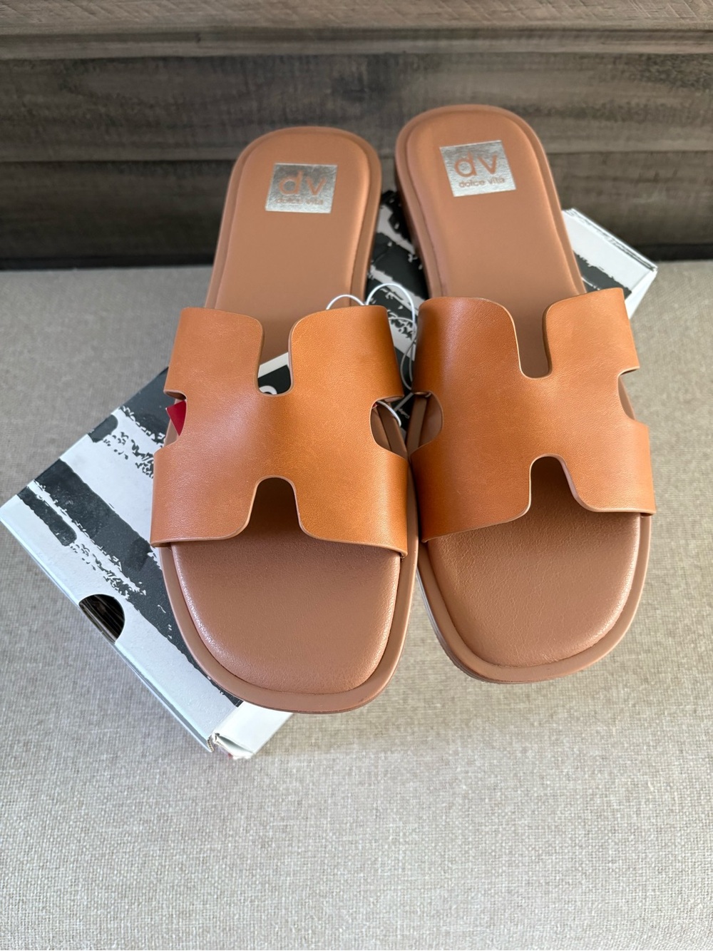 NWB DV by DOLCE VITA Women’s “Hollie”Taupe/Brown Leather-Look Slide Sandals (10)